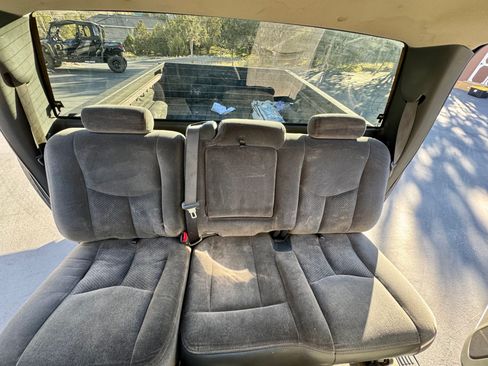 Used 2006 Chevrolet Silverado 2500 LT w/ Heavy-Duty Power Package image 11