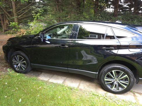 Used 2022 Toyota Venza LE AWD/4WD image 6