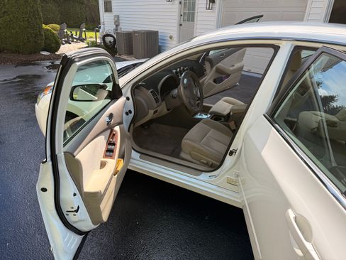 Used 2008 Nissan Altima 3.5 SE FWD image 13