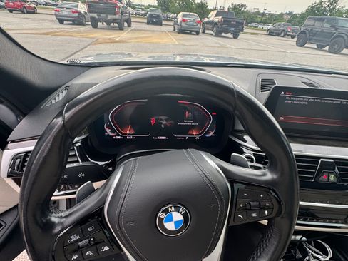 Used 2020 BMW 530i xDrive w/ Premium Package AWD/4WD image 8