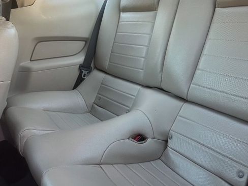 Used 2010 Ford Mustang Coupe image 2