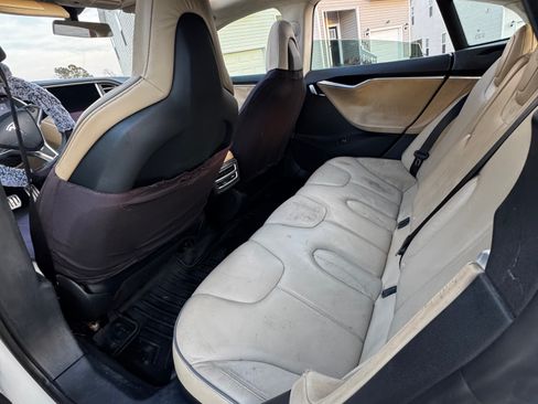 Used 2013 Tesla Model S Performance image 2