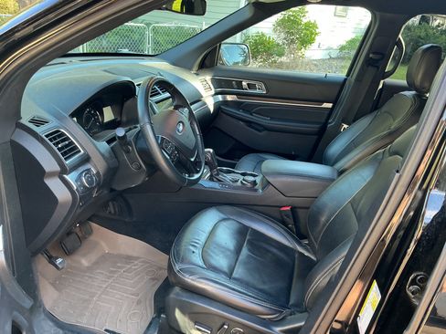 Used 2018 Ford Explorer Limited w/ Equipment Group 301A AWD/4WD image 14