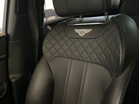 Used 2018 Bentley Bentayga image 11