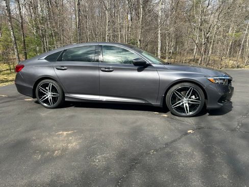 Used 2022 Honda Accord Touring image 1