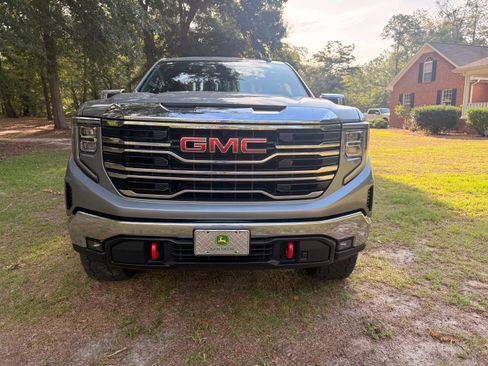 Used 2024 GMC Sierra 1500 SLT w/ X31 Off-Road Package AWD/4WD image 2