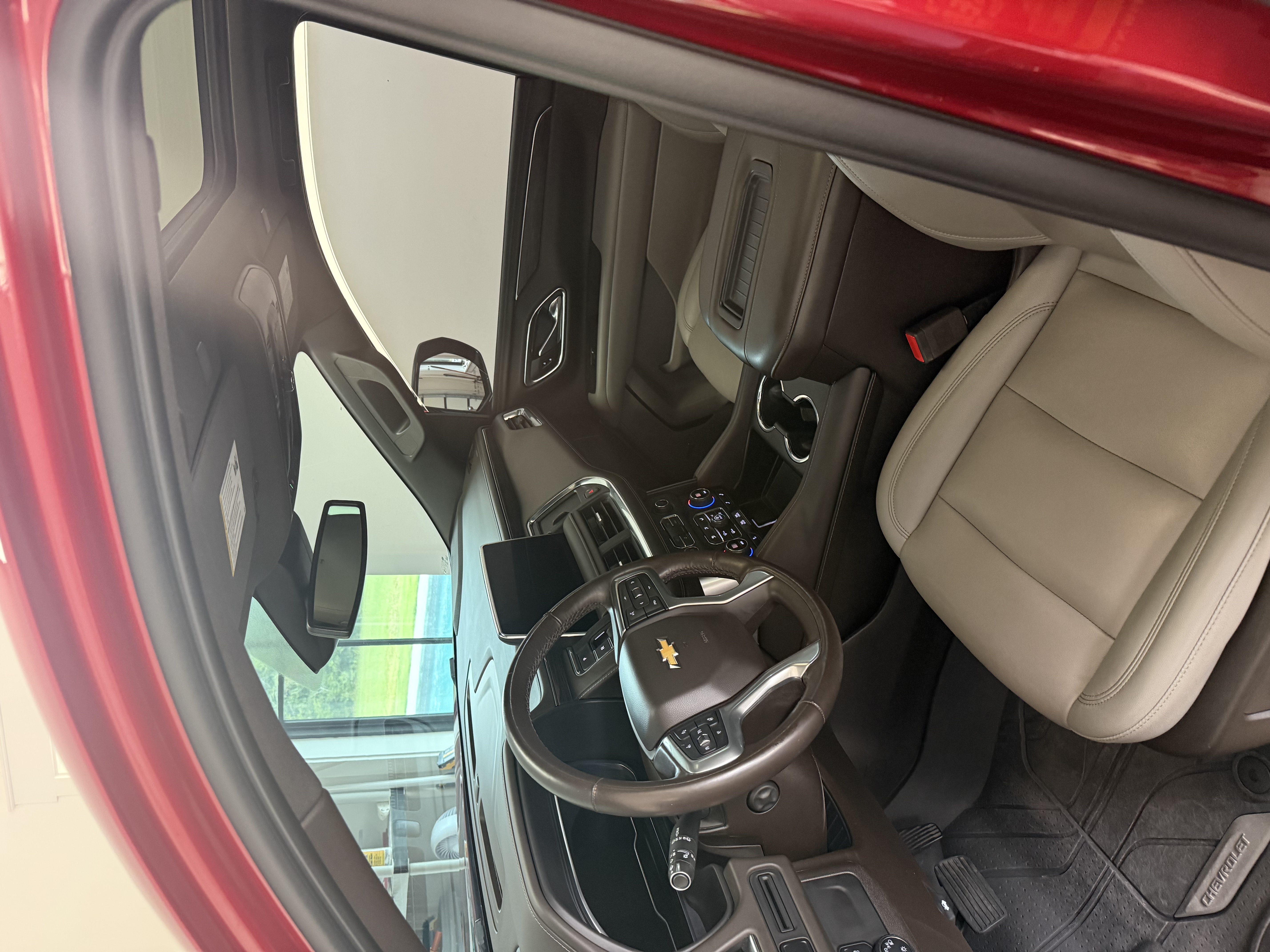 Used 2023 Chevrolet Tahoe LT w/ Luxury Package AWD/4WD image 6