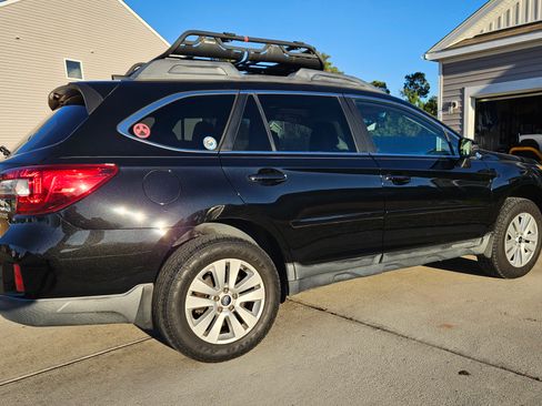 Used 2017 Subaru Outback 2.5i Premium image 4