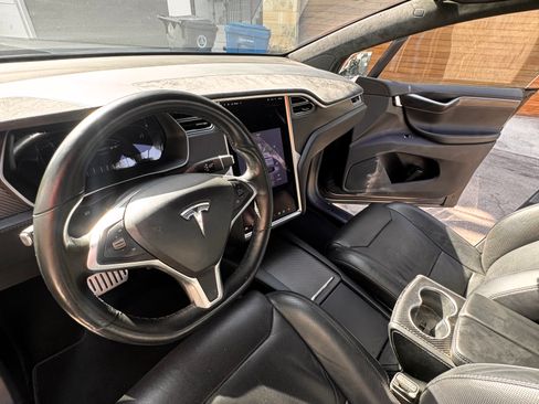 Used 2016 Tesla Model X Performance AWD/4WD image 2