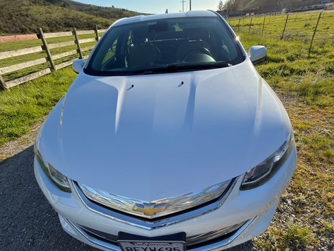 Used 2018 Chevrolet Volt Premier w/ Driver Confidence Package image 11