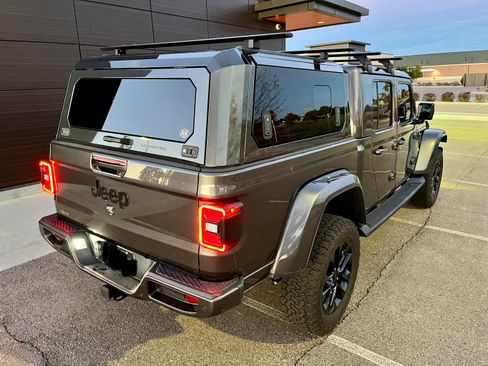 Used 2021 Jeep Gladiator Overland image 24