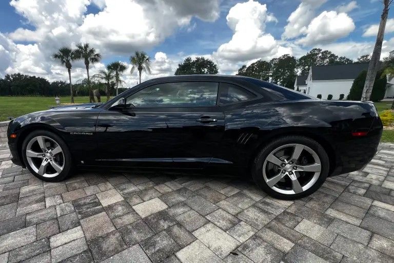 Used 2010 Chevrolet Camaro SS w/ RS Package RWD image 4