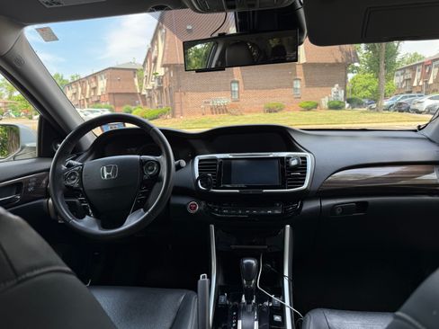 Used 2017 Honda Accord Touring image 20