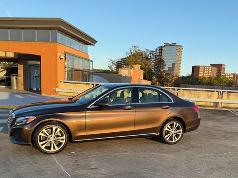Used 2017 Mercedes-Benz C 300 Sedan image 1