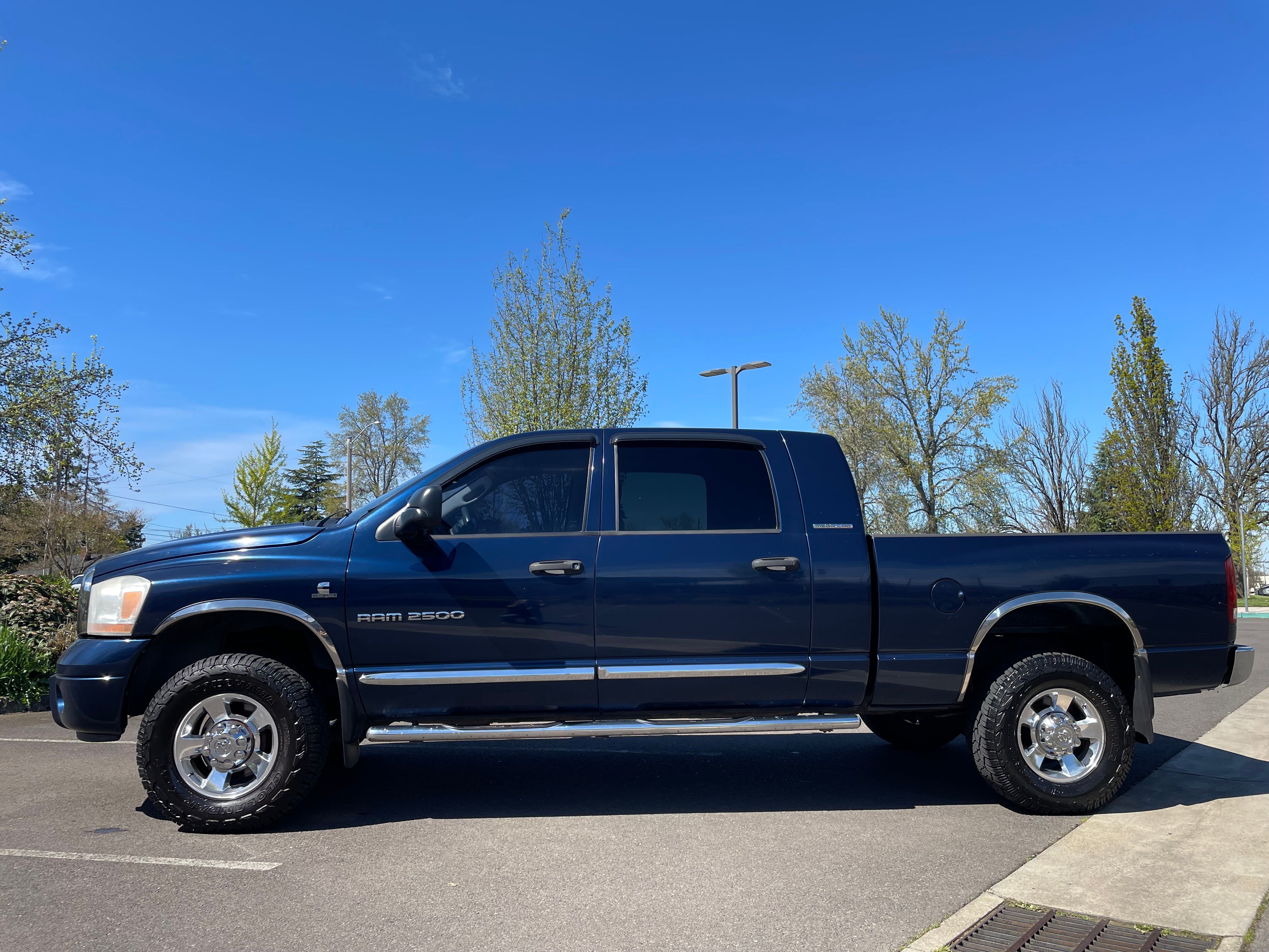 Used 2006 Dodge Ram 2500 Truck Laramie AWD/4WD image 2