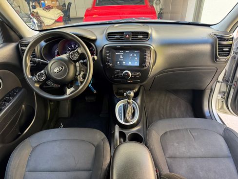 Used 2019 Kia Soul + image 8