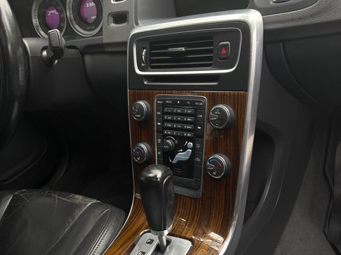Used 2012 Volvo S60 T5 image 9
