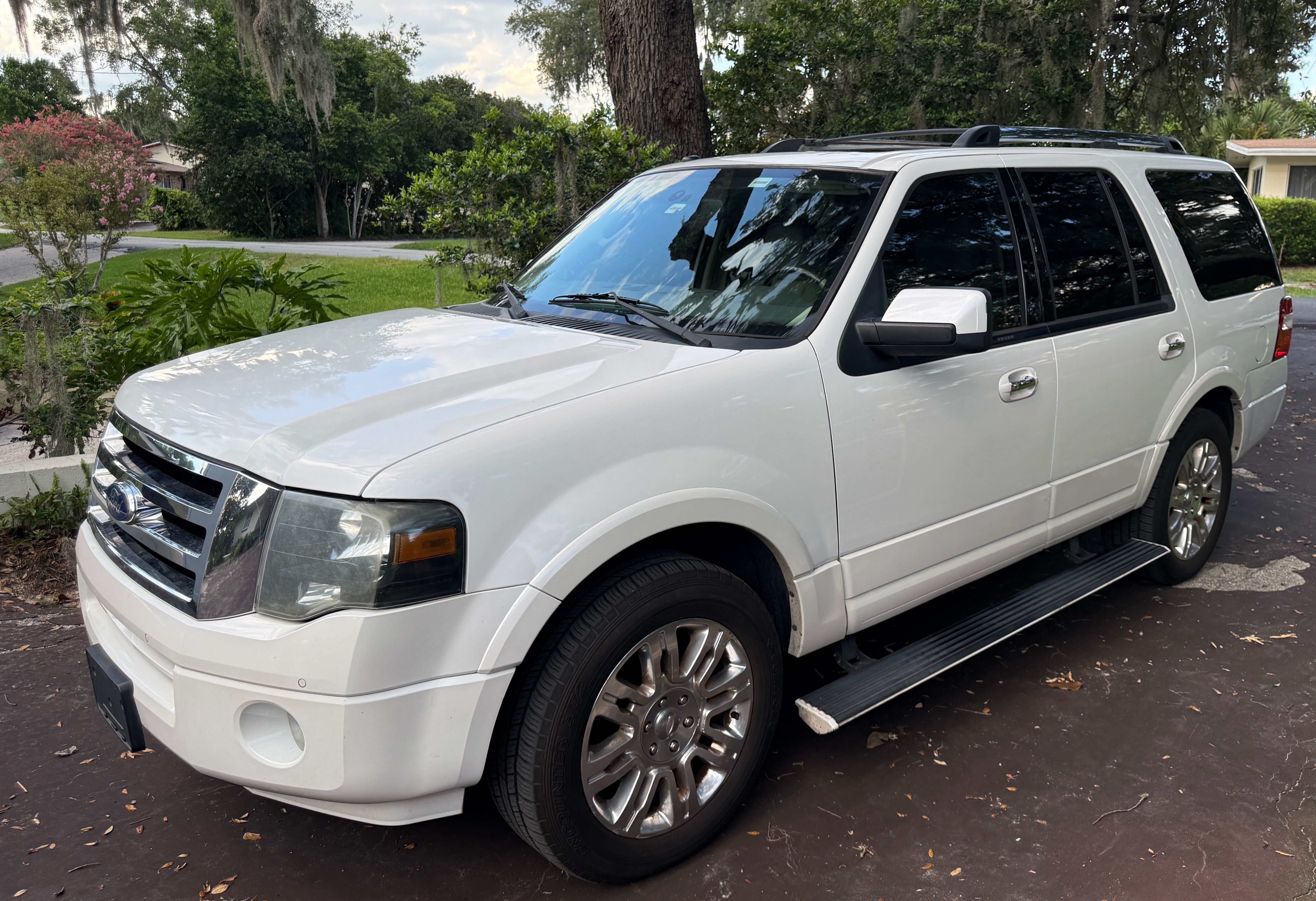 Used 2012 Ford Expedition Limited RWD image 2