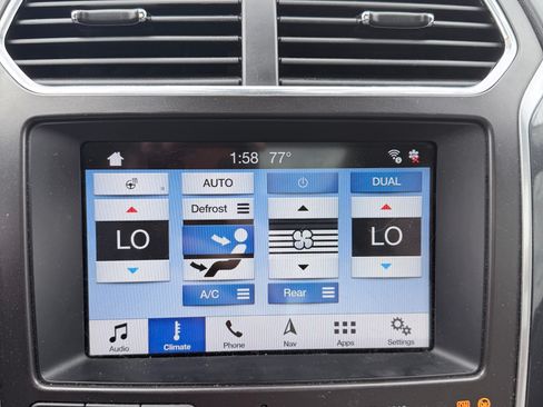 Used 2018 Ford Explorer Platinum AWD/4WD image 19