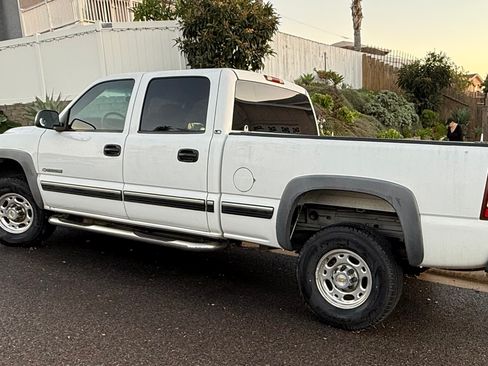 Used 2002 Chevrolet Silverado 2500 LS image 2