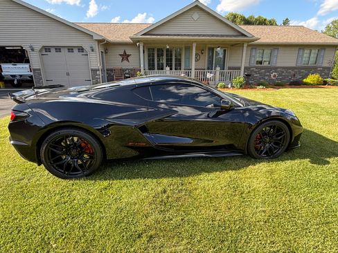 Used 2025 Chevrolet Corvette Z06 RWD image 6
