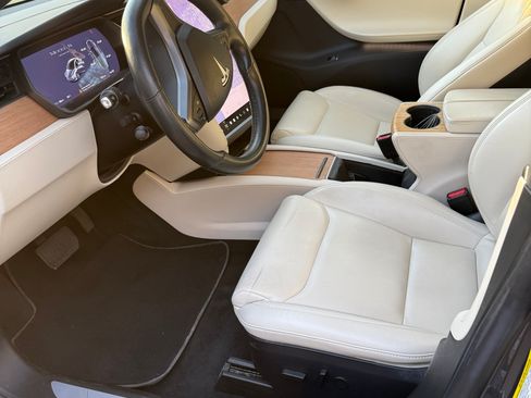 Used 2020 Tesla Model S Long Range Plus image 6