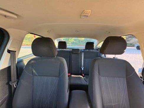 Used 2017 Ford Focus SE FWD image 12