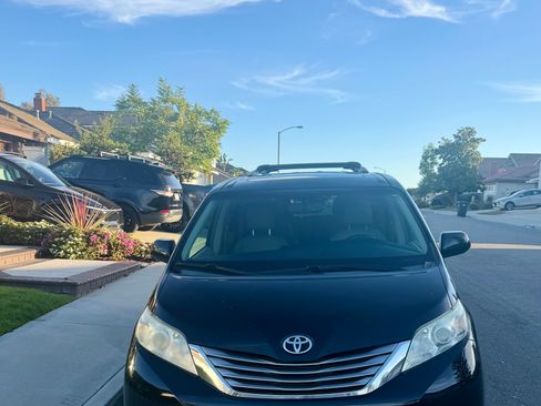 Used 2015 Toyota Sienna XLE Premium AWD/4WD image 12
