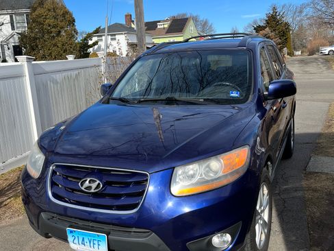 Used 2010 Hyundai Santa Fe SE image 2