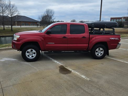Used 2015 Toyota Tacoma 4x4 Double Cab w/ TRD Off-Road Package image 1