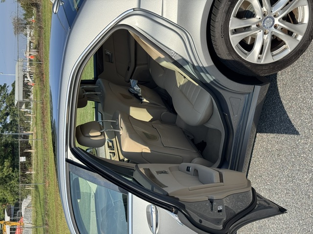 Used 2010 Mercedes-Benz E 550 Sedan image 2