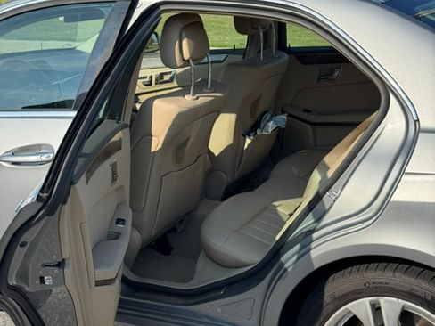 Used 2010 Mercedes-Benz E 550 Sedan image 2