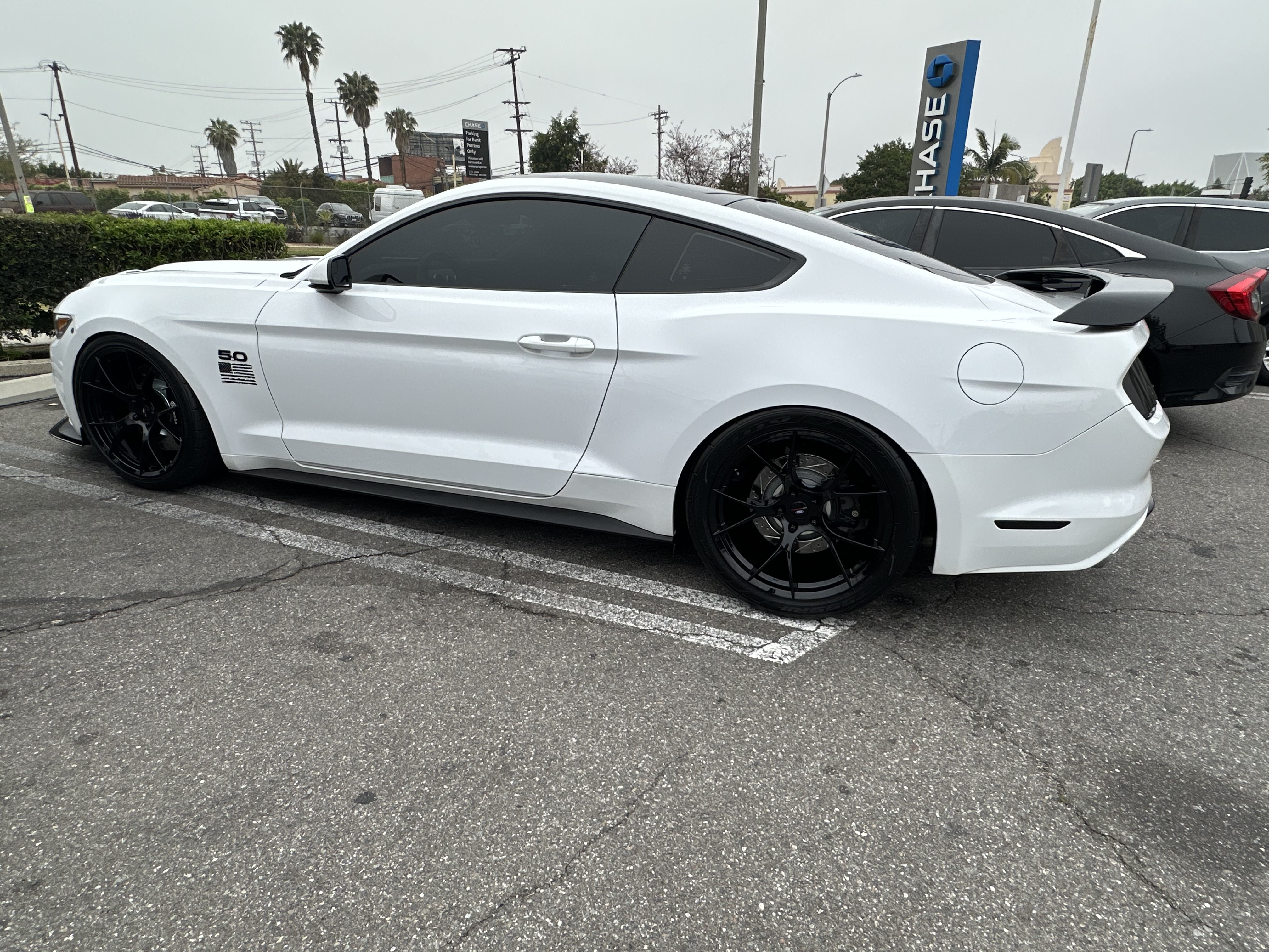 Used 2016 Ford Mustang GT Premium RWD image 4