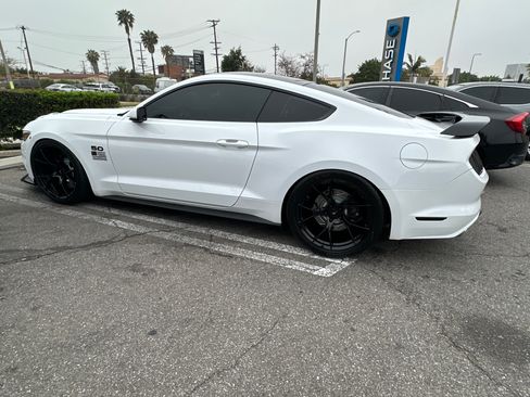 Used 2016 Ford Mustang GT Premium image 4