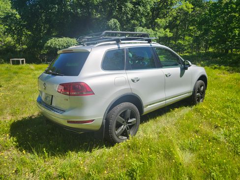 Used 2012 Volkswagen Touareg TDI AWD/4WD image 13