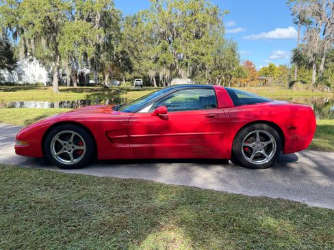 Used 2001 Chevrolet Corvette Coupe w/ Preferred Equipment Group2 image 4