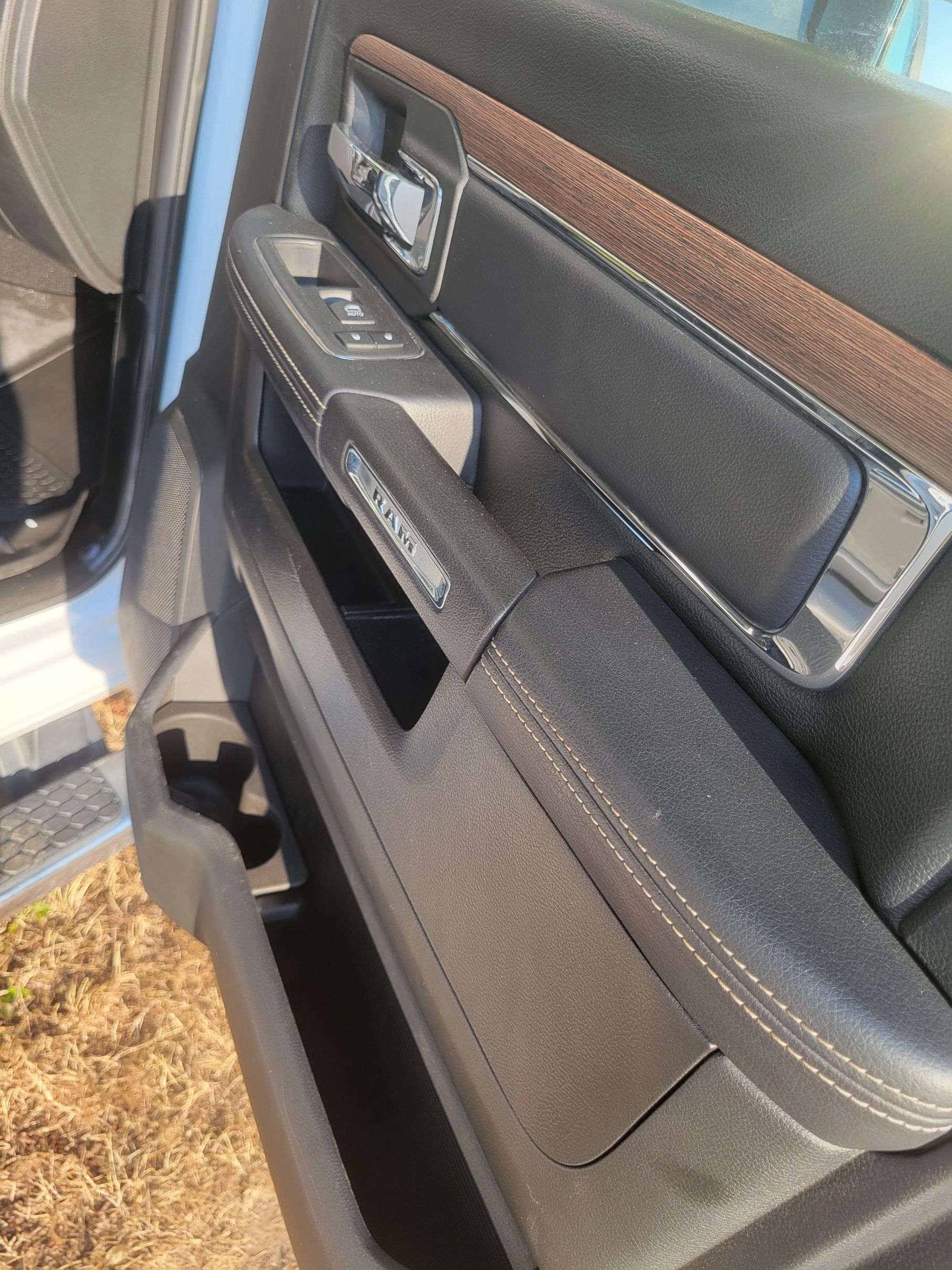 Used 2018 RAM 2500 Laramie w/ Convenience Group AWD/4WD image 15