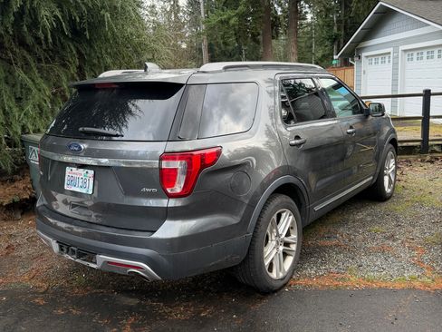 Used 2016 Ford Explorer XLT w/ Equipment Group 202A image 4