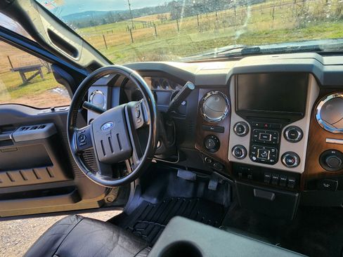 Used 2015 Ford F250 Lariat w/ Chrome Package image 10