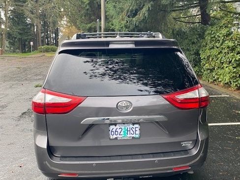 Used 2015 Toyota Sienna Limited image 14