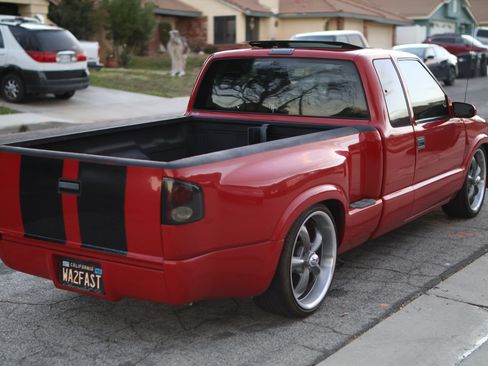 Used 2001 Chevrolet S10 Pickup LS w/ Preferred Equipment Group image 12