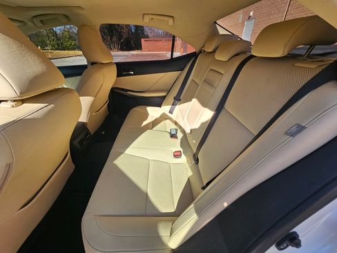 Used 2016 Lexus IS 300 AWD image 14