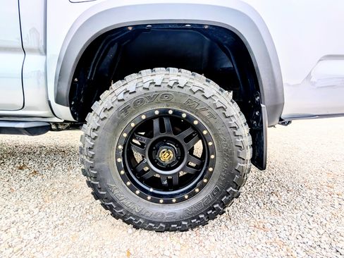 Used 2017 Toyota Tacoma TRD Pro image 9