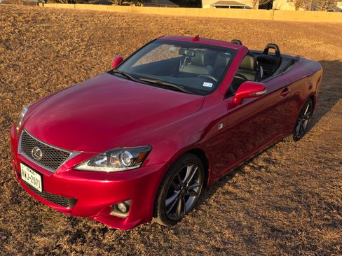 Used 2014 Lexus IS 350C image 2