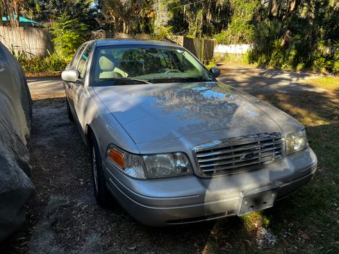 Used 2011 Ford Crown Victoria LX w/ Comfort Appearance Pkg RWD image 8
