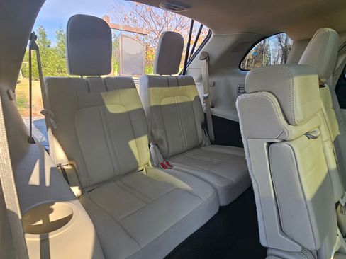 Used 2019 Lincoln MKT AWD image 12