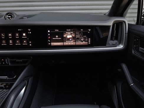 Used 2025 Porsche Cayenne GTS image 18