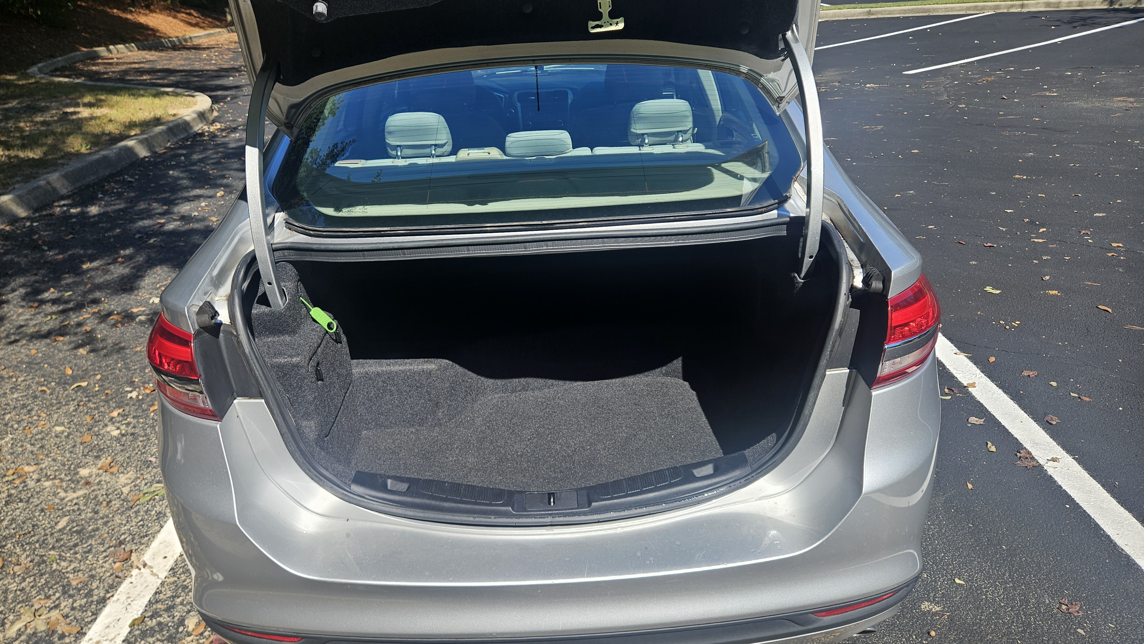 Used 2018 Ford Fusion SE FWD image 14