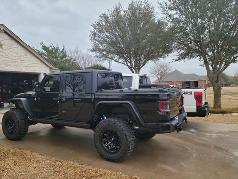 Used 2021 Jeep Gladiator Sport image 4