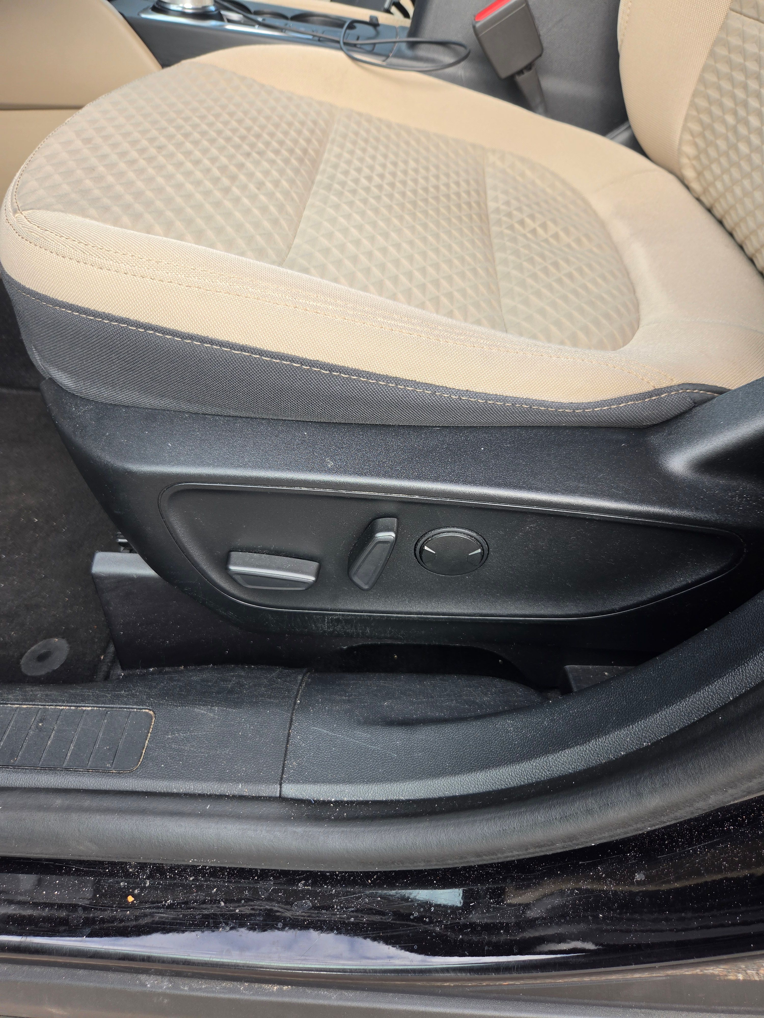 Used 2021 Ford Escape SE w/ Convenience Package FWD image 27